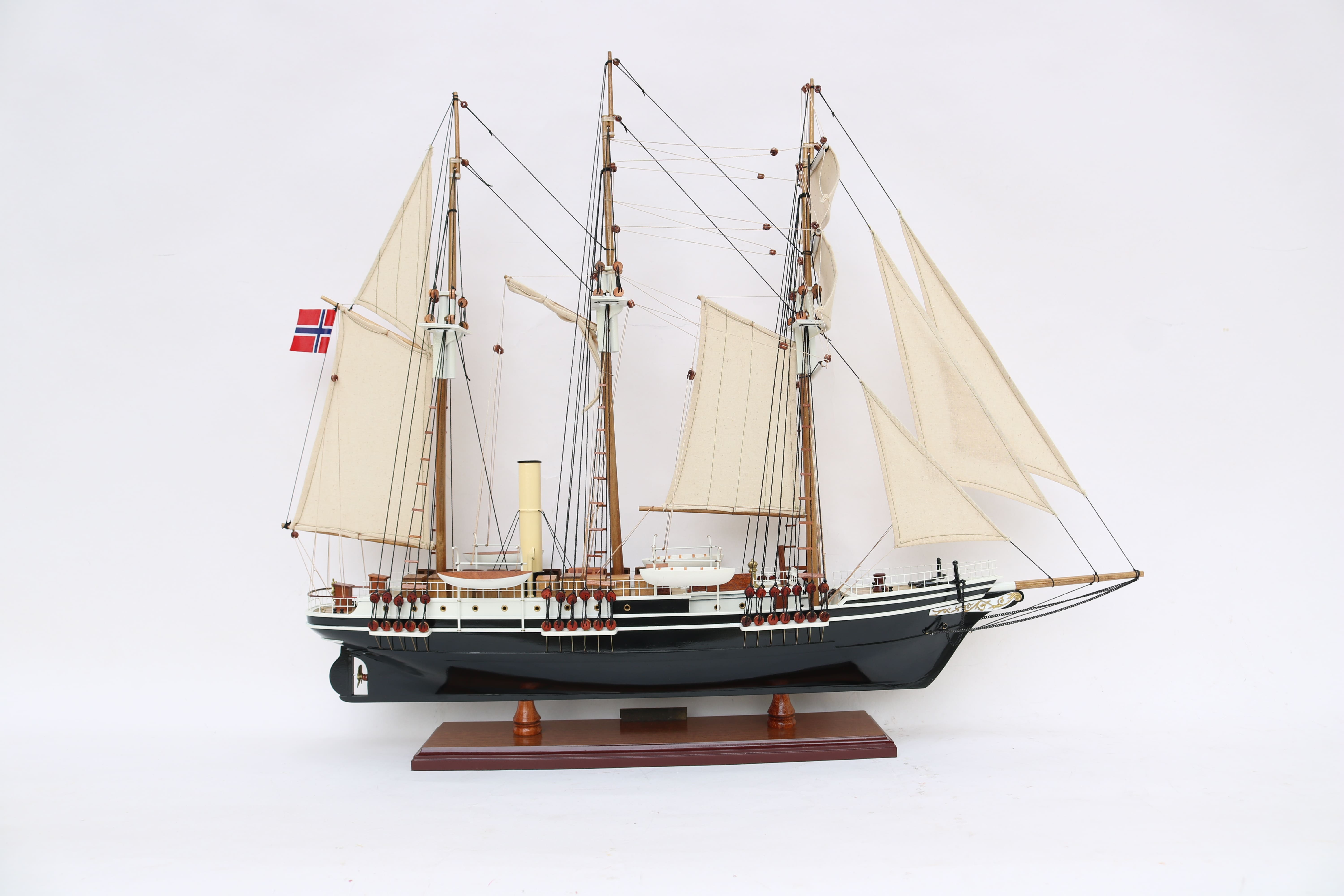 Schuette & Weiss - Vendita all'ingrosso Decorazioni da tavolo - Modello di nave ENDURANCE fatto a mano - Compass Models6