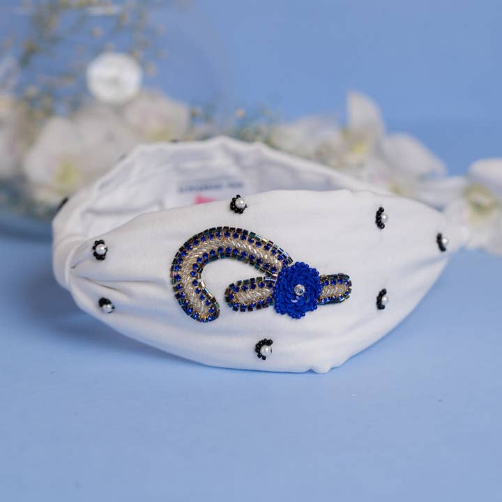 Betty Cooper Iniziale Broderet Hovedbøjle I Hvid - P for engroshandel hos Elaa