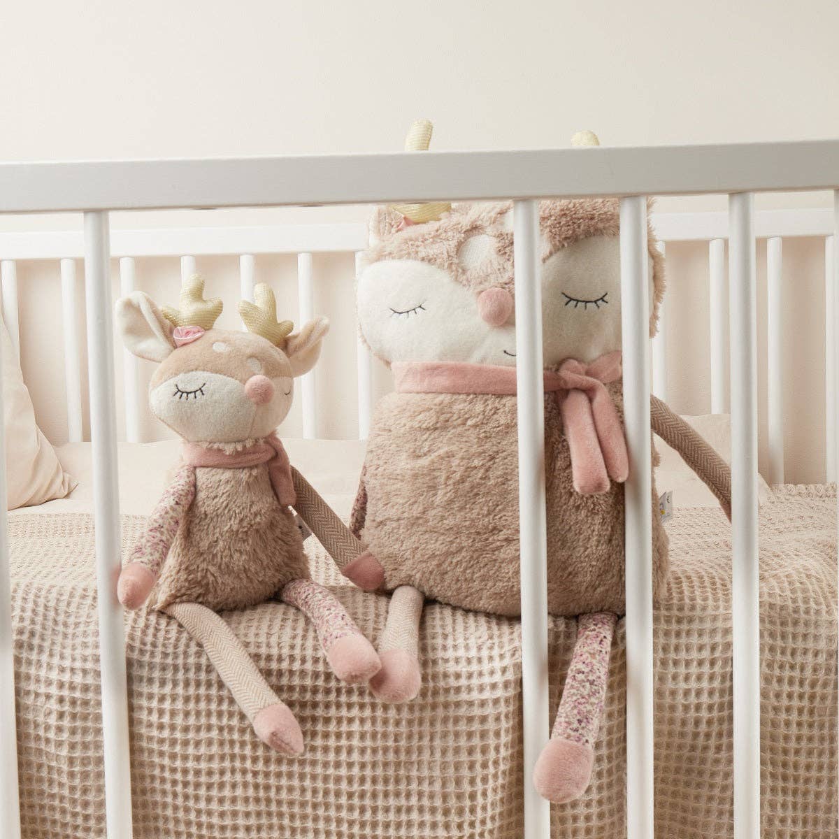 Bieco Spielwaren – wholesale Fyllda/plyschleksaker - Barn och baby – Leksaksfigur Hjorten Ella2