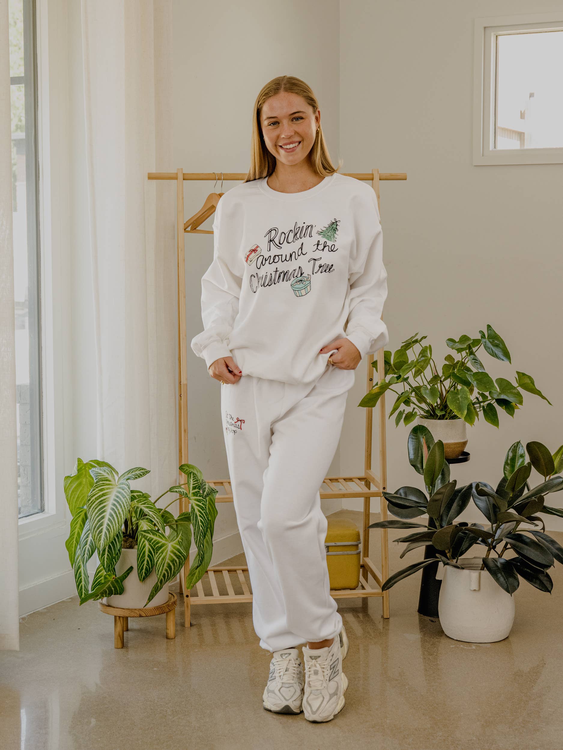 LivyLu - Wholesale Graphic Sweatshirt - Unisex - Rockin' Around The Christmas Tree White Sweatshirt3