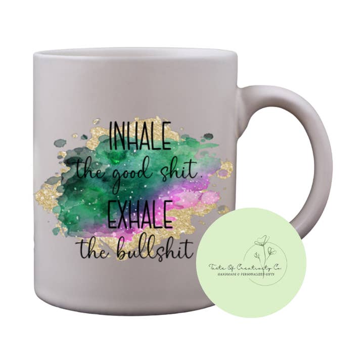 "Respira Coisas Boas, Expira As Besteiras" Caneca de Café, Segura para Máquina de Lavar Loiça, Presente Engraçado com Palavrões, Coleção de Afirmações com Palavrões por atacado de Taste of Creativity CO.