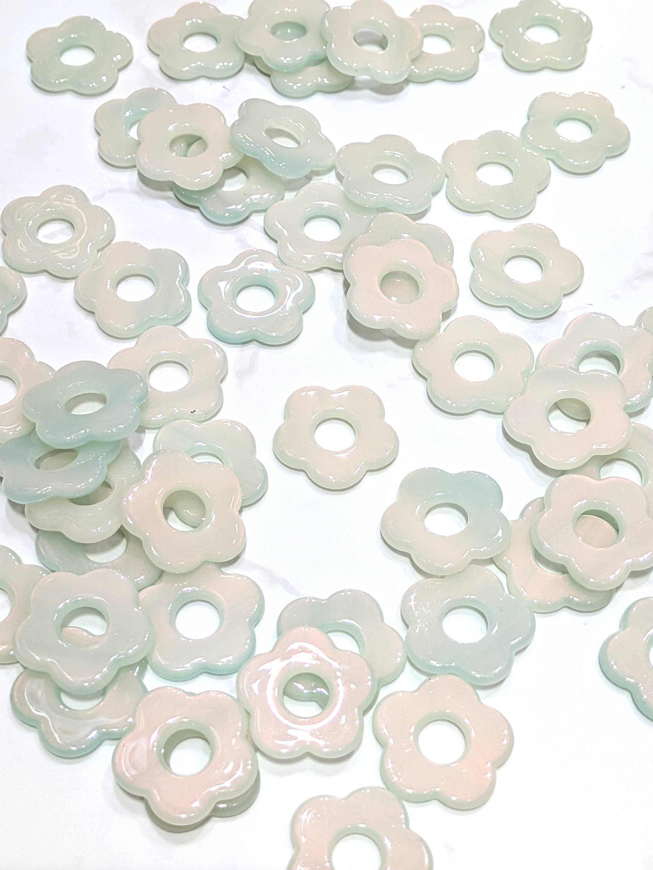 LOLO & YAYA – wholesale Emergency response charm – Flower pendant 2cm, 1.5O euros / u57