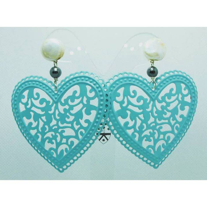 Orecchini con perle, ematite e cuori smaltati för wholesale av Giulia Sorvillo di Serino