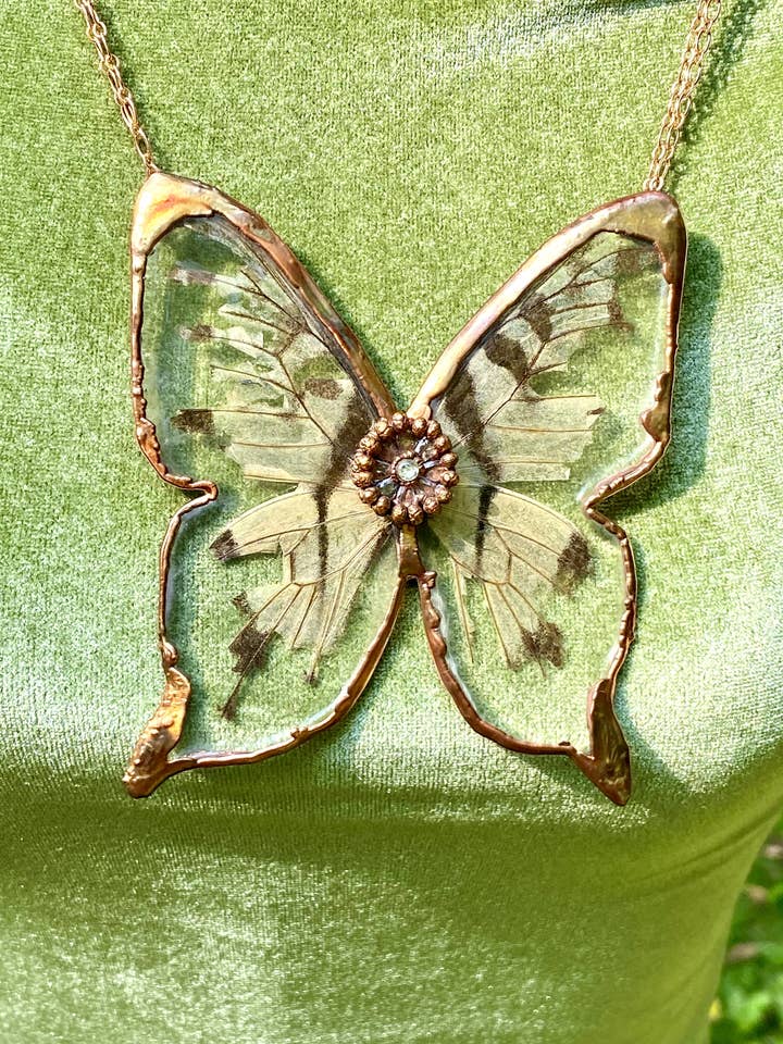 Ægte flosset Tiger Swallowtail halskæde kobber elektroformet for engroshandel hos The Posh’mina