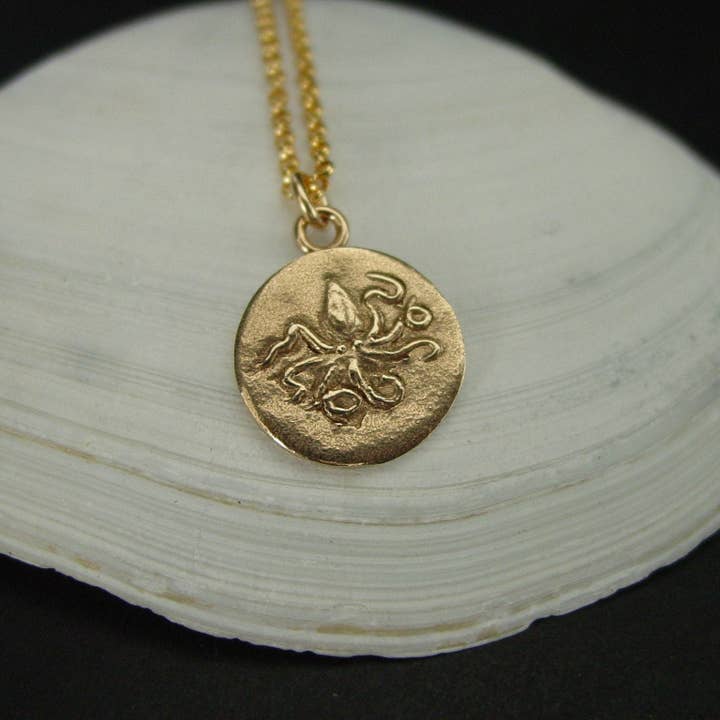 Vis a Vis Jewelry – Engroshandel Halskæde med vedhæng – Lille blæksprutte halskæde - Kraken