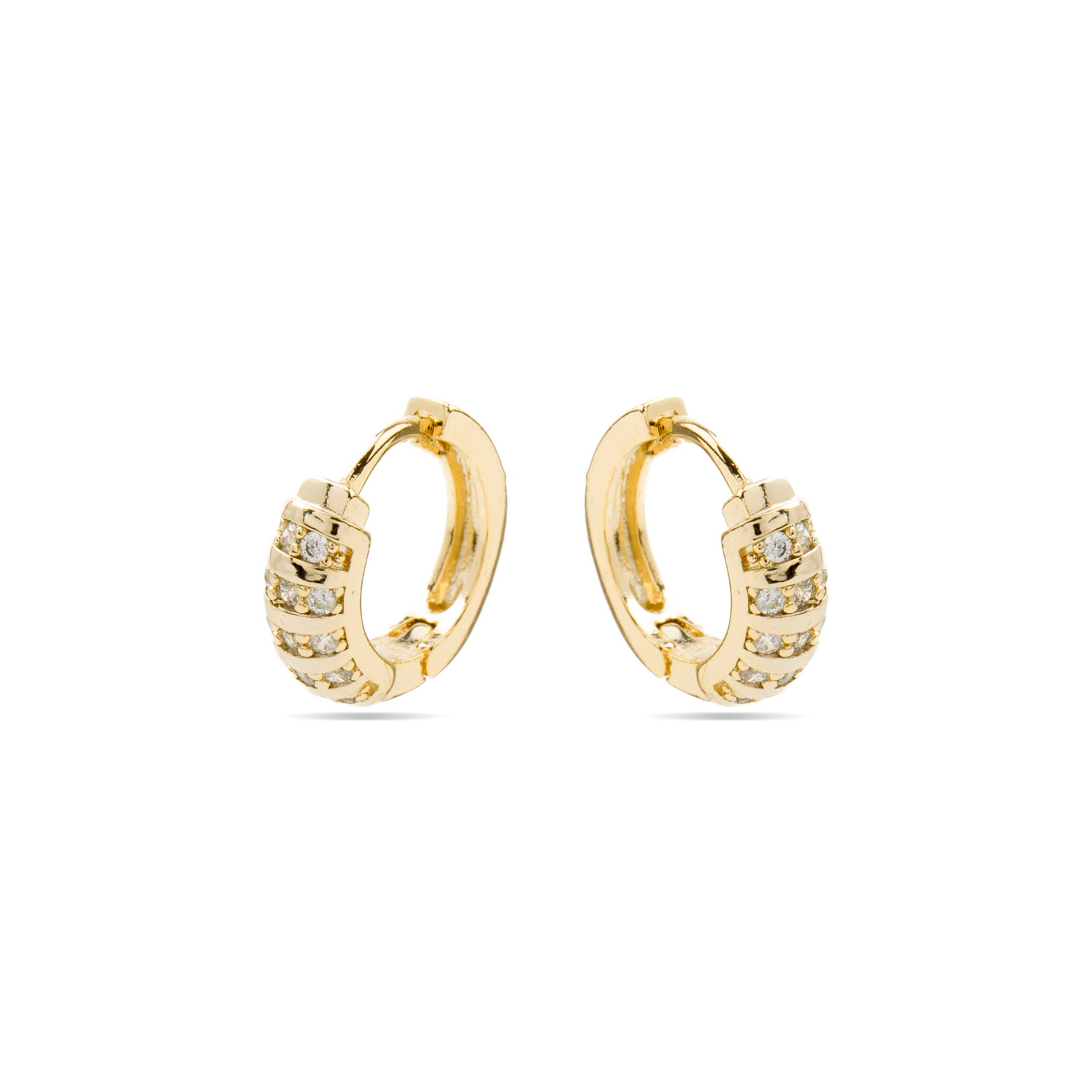 Luxenter - Wholesale Huggie Earrings - Pendientes de Circonita Brillante acabados en oro amarillo de 18K - Linbu1