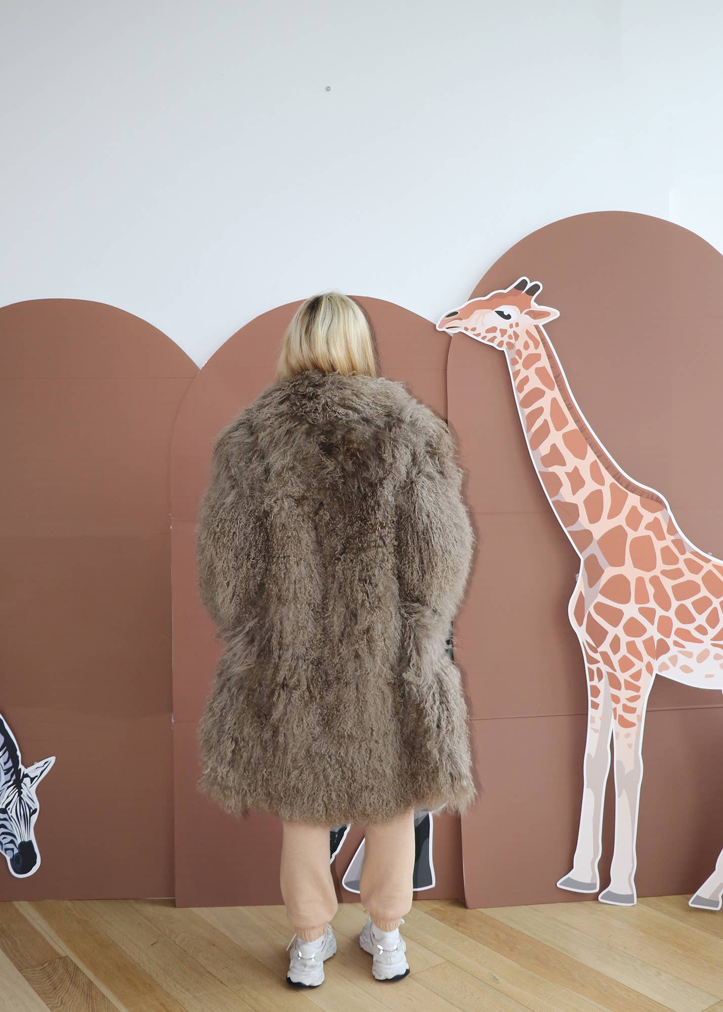 Pellobello – wholesale Fur/faux fur coat – Women's – Shearling Long Collar Coat Smokey Beige1