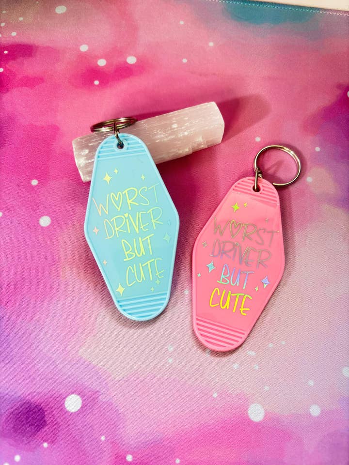 Portachiavi per auto Peggior Autista ma Carina per la vendita all'ingrosso da parte di Desaray Designs