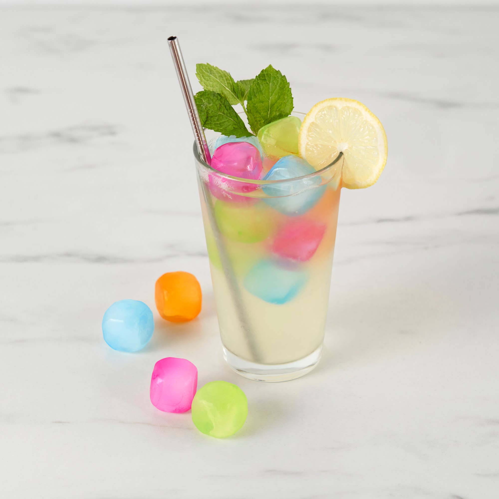 TRUE - Vente Cubes de refroidissement pour boisson - Glaçons en plastique réutilisables Chill, assortiment de couleurs, paquet de 163