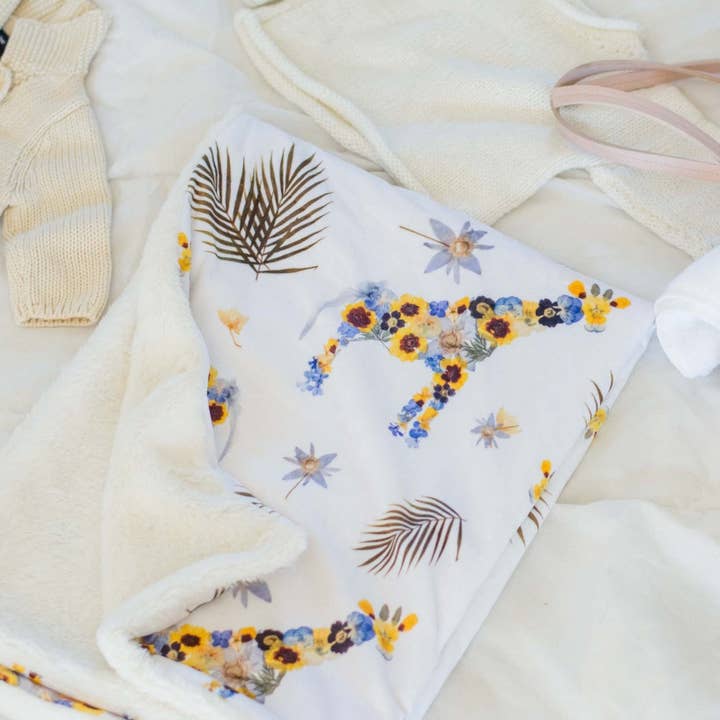 Giraffe Minky Baby Blanket for wholesale by Oxeye Floral Co.
