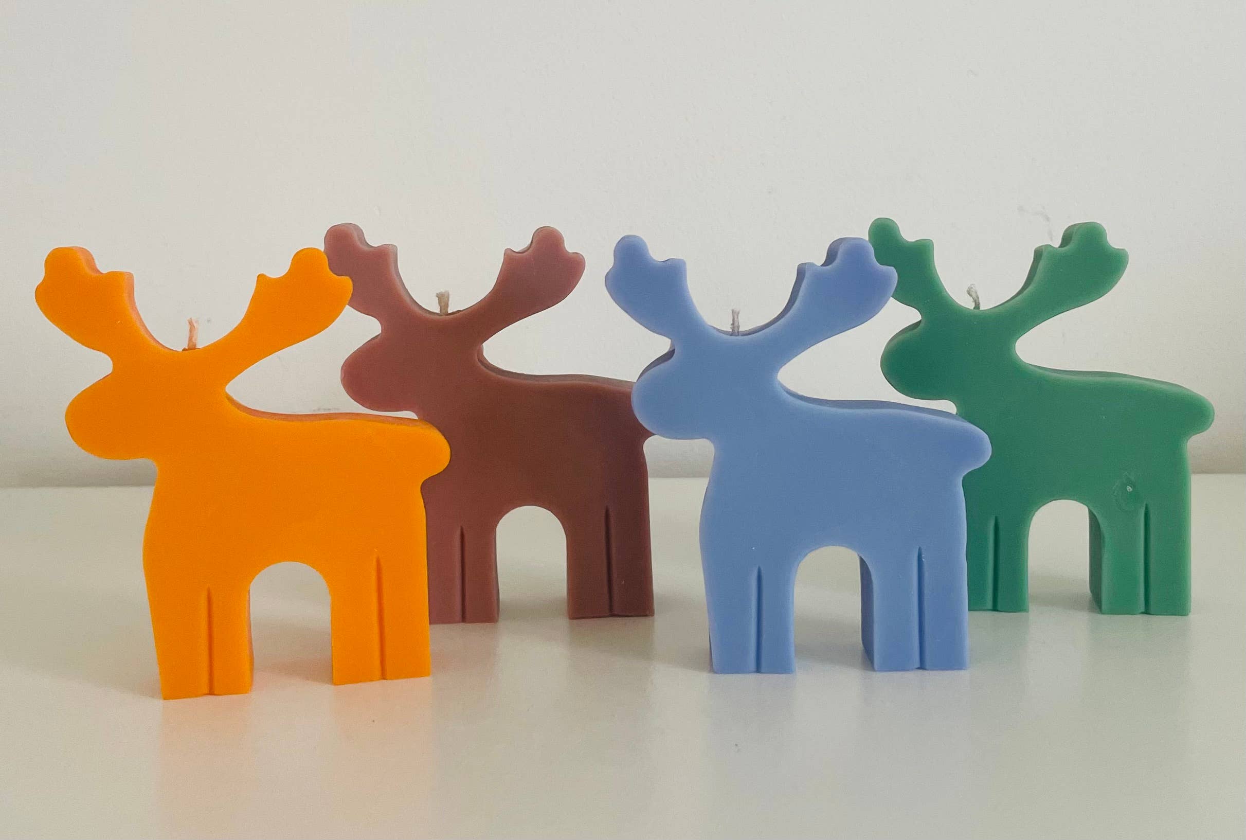 Sweet-Deco Creative – Engroshandel Gavelys – Håndstøbt lys formet som en rensdyr2