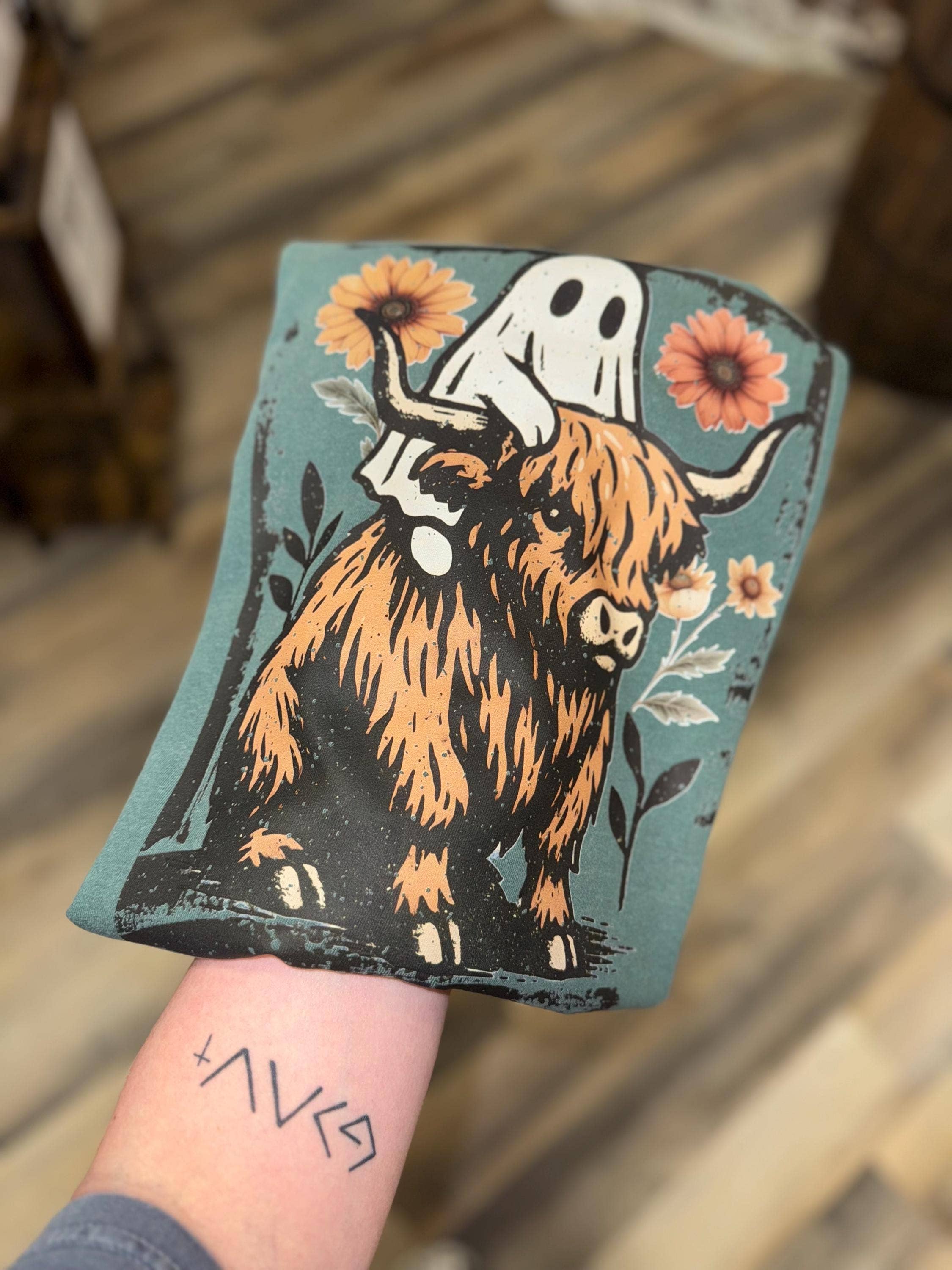 Southern Rheas - Wholesale T-Shirt (Graphic) - Women's - Halloween Highland Cow Floral Ghost Comfort T-shirt2