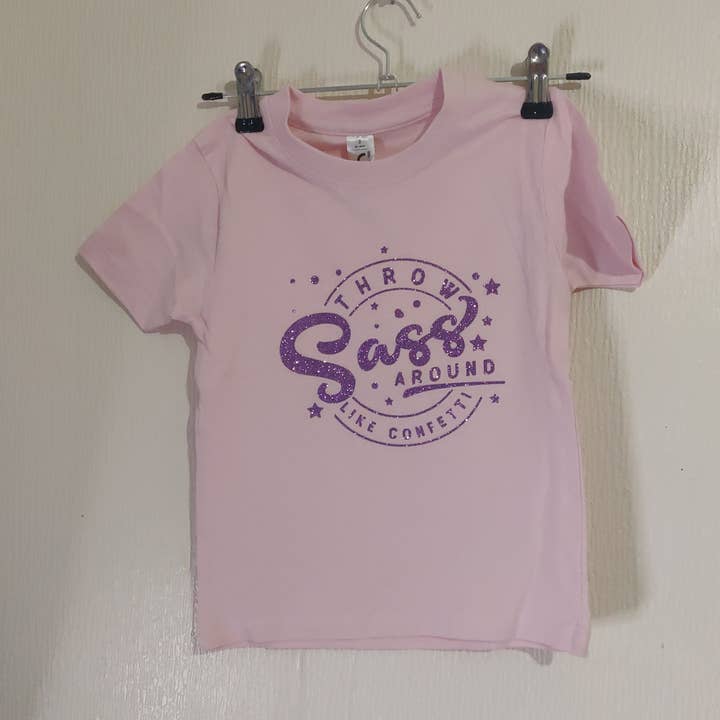 2-4 pink smide nogle sass rundt tshirt for engroshandel hos 3d beauty brand