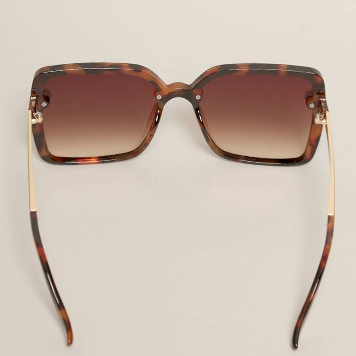 12 BLANDADE FÄRG Kvinnors rektangulära form överdimensionerade solglasögon för wholesale på Faire8