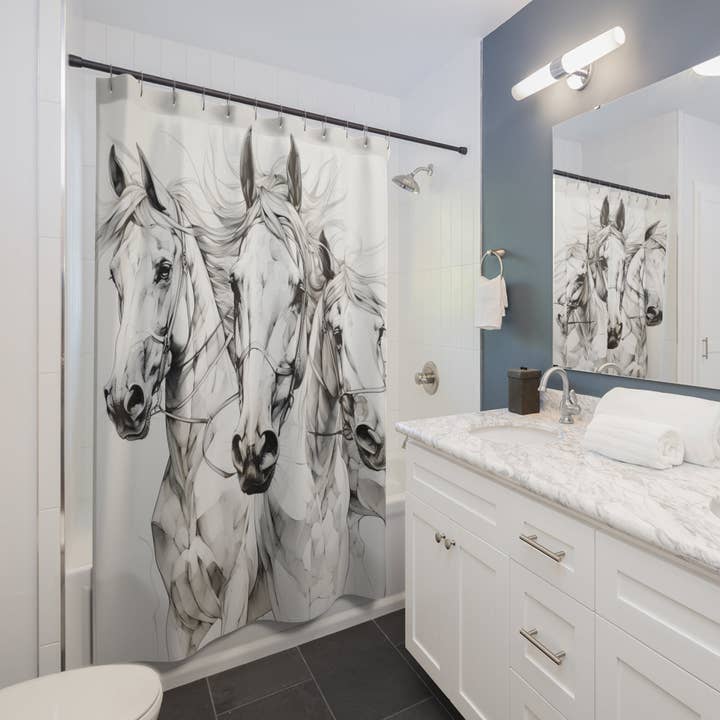 Tenda da doccia a tema occidentale con cavalli selvaggi, decorazione da bagno, tenda da doccia in tessuto a forma di cavallo, tenda da doccia in tessuto con cavalli al galoppo per la vendita all'ingrosso da parte di Outlaw Design Crafts and Gifts