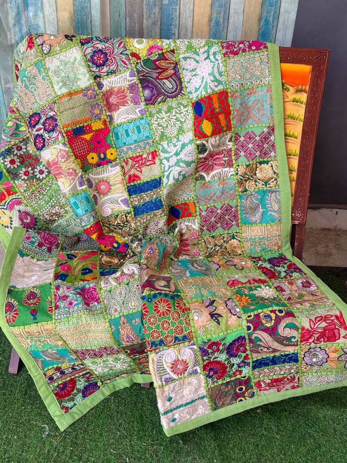 Belle table de décoration d'intérieur brodée en patchwork faite à la main pour la vente par Bhawana Handicrafts