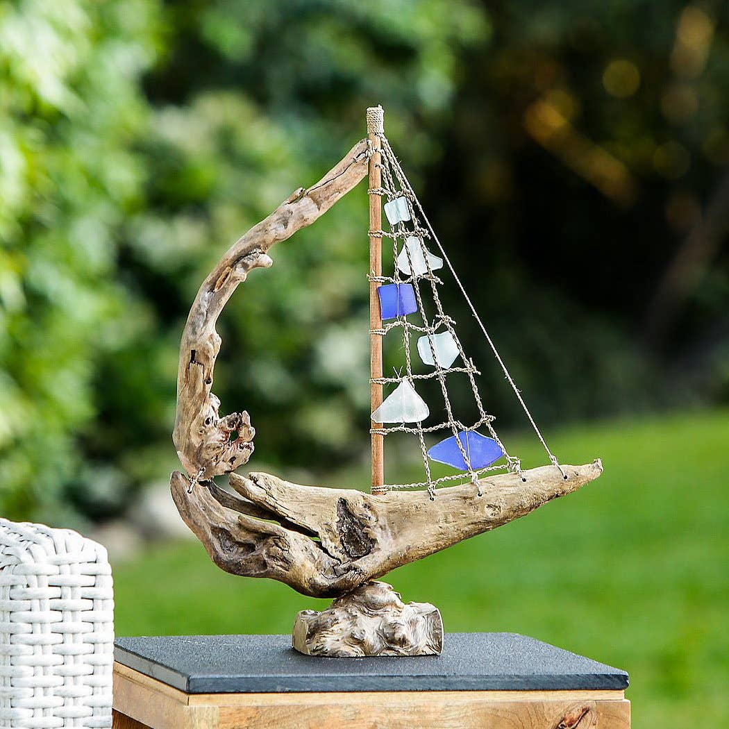 Garden Age Supply - Vente Décorations de table - Bateau en bois flotté avec bouteilles recyclées multicolores4