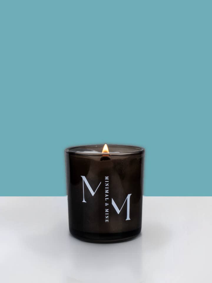 BOUGIE EN POT CÈDRE GIVRÉ pour la vente par Minimal & Mine