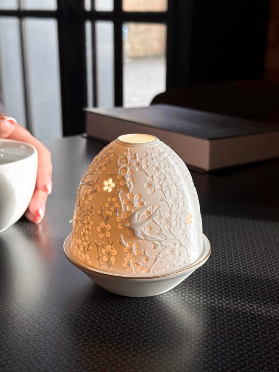 L. GLOW Home – Großhandel Kerzenhalter – Kerzenhalter mit Schwalben-Motiv und Kirschblüten2