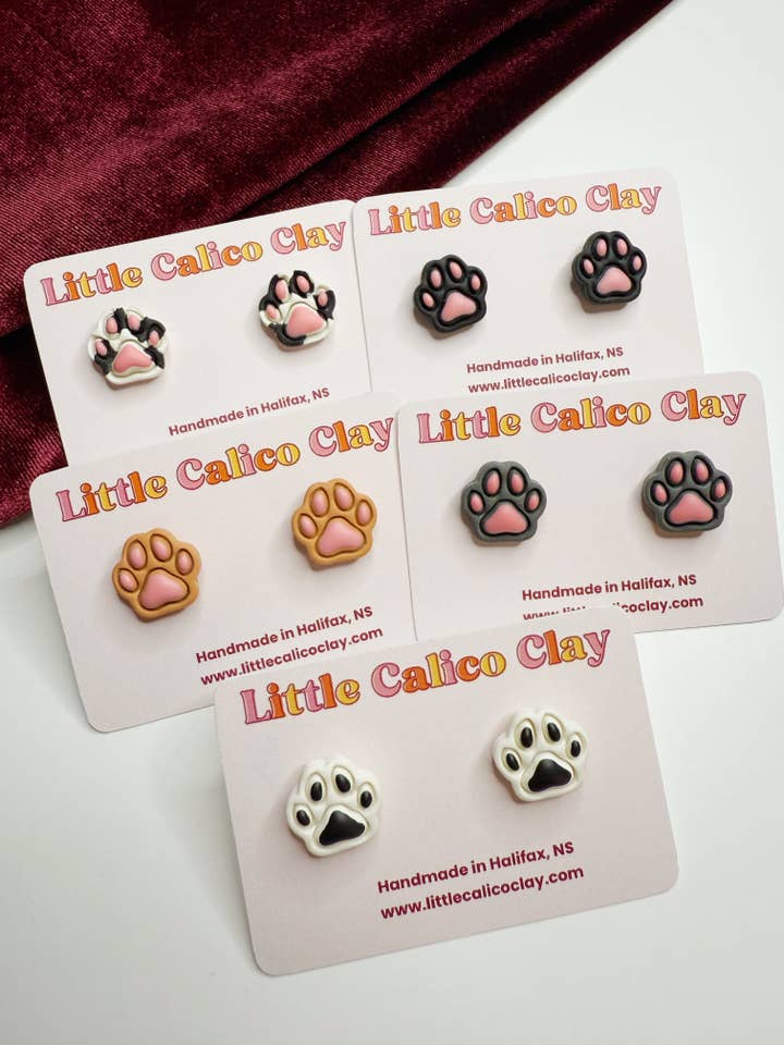 Tåbönor Studs | Örhängen i polymerlera för wholesale av Little Calico Clay