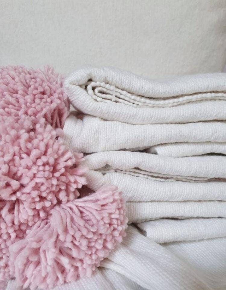 marrakeshop - Vente Plaids - Plaid marocain premium fait main avec pompons et franges22