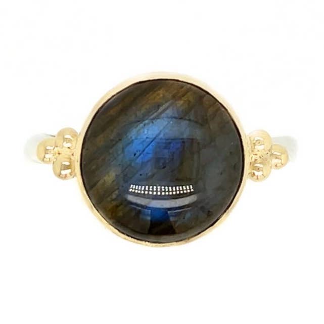 Labradorietring met kralenaccenten in 14k goud en sterlingzilver voor wholesale door Emily Amey Jewelry