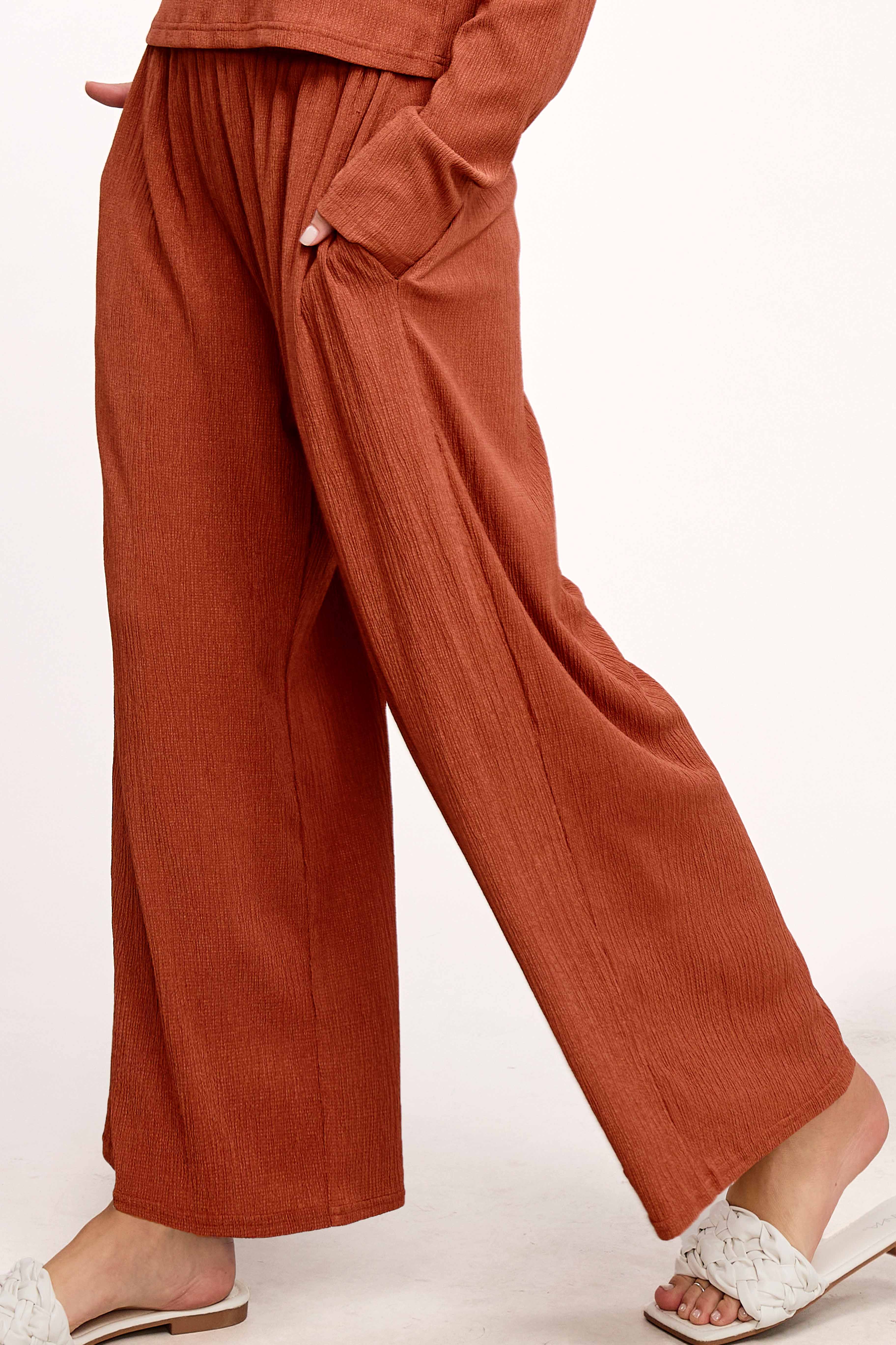 La Miel – Großhandel Loungewear-Set – Damen – La Miel Relax-Set aus dehnbarem, gekrepptem Stoff mit lockerem Sitz3