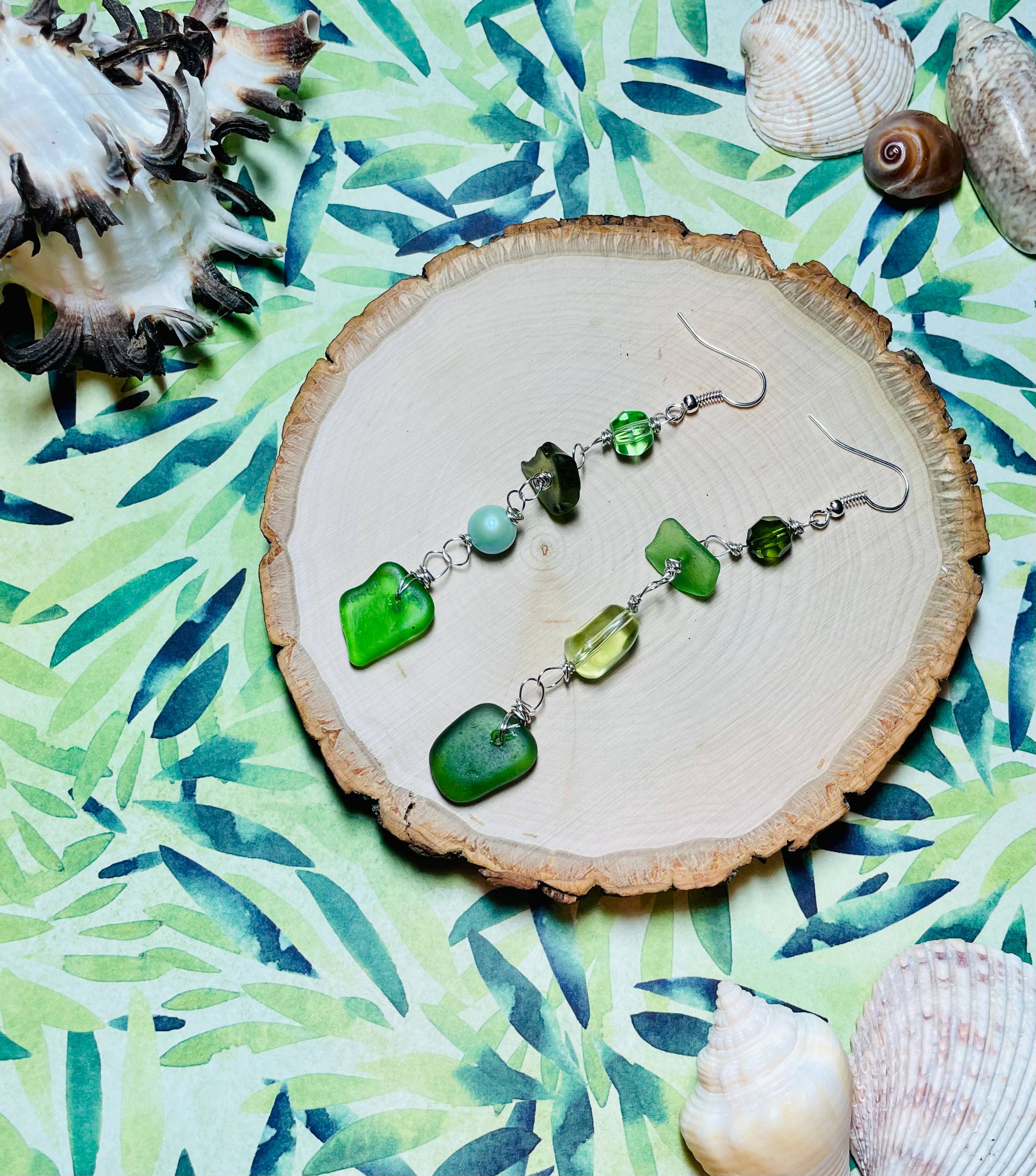 Cyn Elizabeth Studios – wholesale Hängande örhängen – Havsbus - Långa hantverksmässiga örhängen av sjöglas3