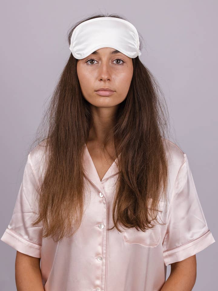 MASCHERINA PER OCCHI IN SETA BIANCO ARTICO per la vendita all'ingrosso da parte di Silk Magnolia