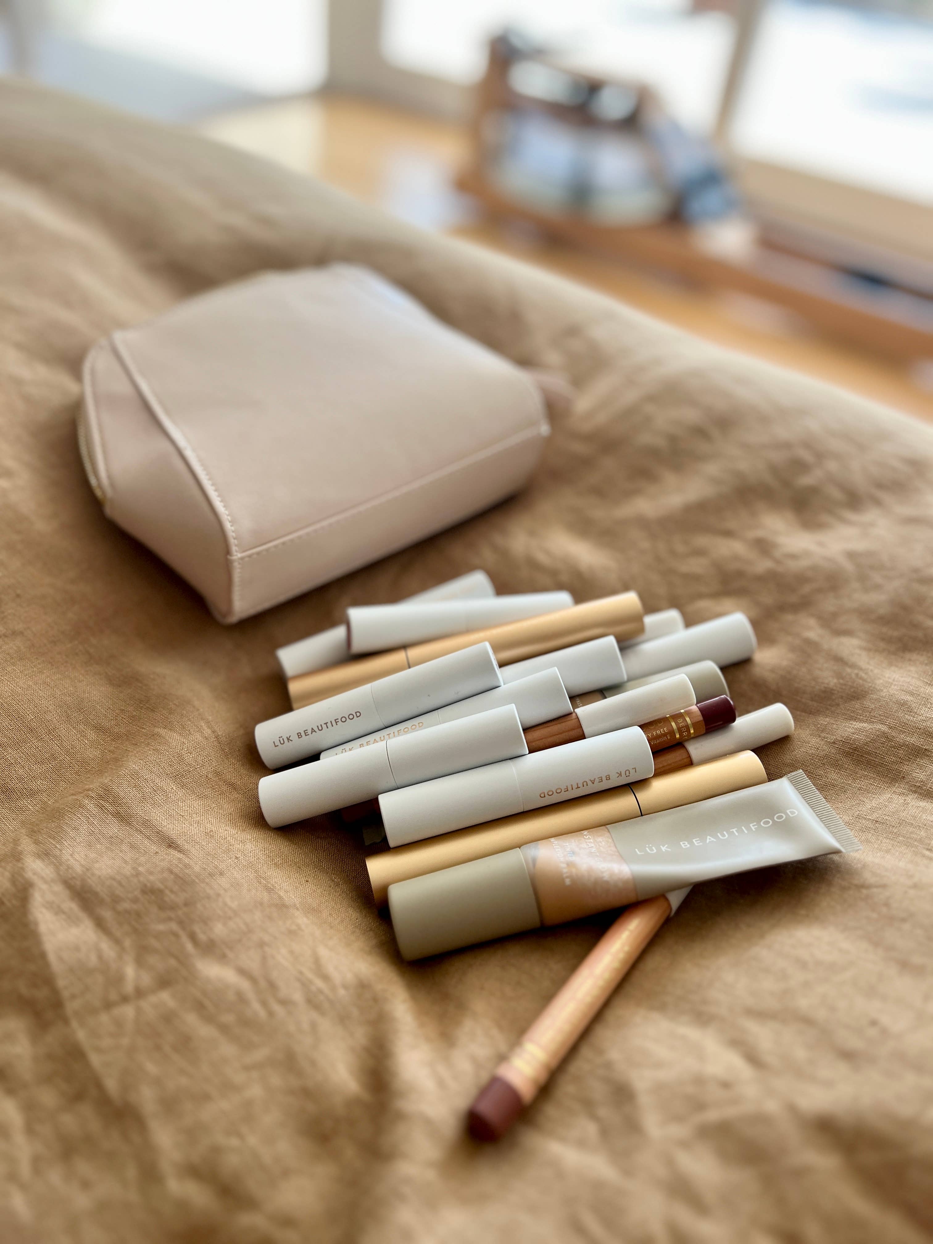 LÜK BEAUTIFOOD [🇦🇺 AUS + USA🇺🇸] - Vente Trousses de maquillage/cosmétique - Trousse de beauté LÜK Cosmetic (PU recyclé) Disponible uniquement aux États-Unis.2