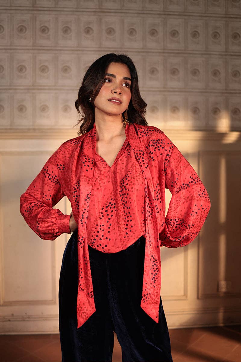 Ornaete – Großhandel Bluse – Damen – KRAWATTENBLUSE AUS SEIDE MIT KLEINEM ROSENDETAIL - Kein Zoll6