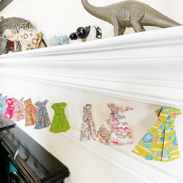 Heart of Fold - Vendita all'ingrosso Bandierine/Ghirlande - Ghirlanda di bambole di carta con abiti origami per cameretta femminile3