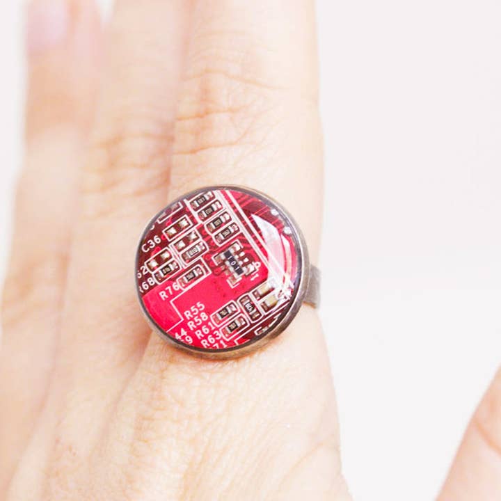 Round ring, 18 mm, black metal, adjustable, resin for wholesale by Pavlysh s.r.o.