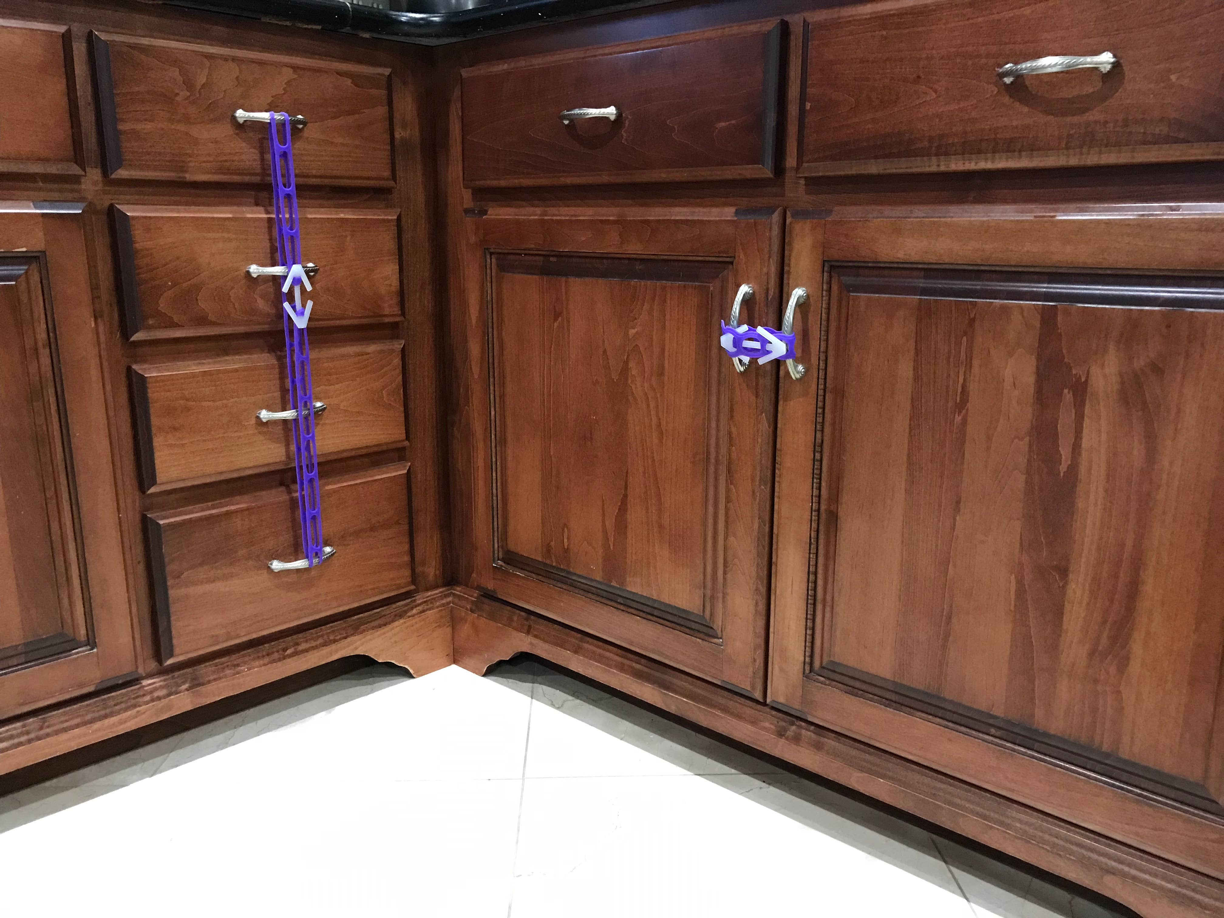 ArrowStrap - Wholesale Retailer Display - Home & Living - .B - Box with 24 straps3