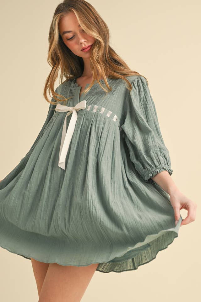 Camellia - Vente Robe – femme - ROBE À MANCHES MI-LONGUES AVEC ENCOLURE CARRÉE ET DÉTAILS EN DENTELLE8