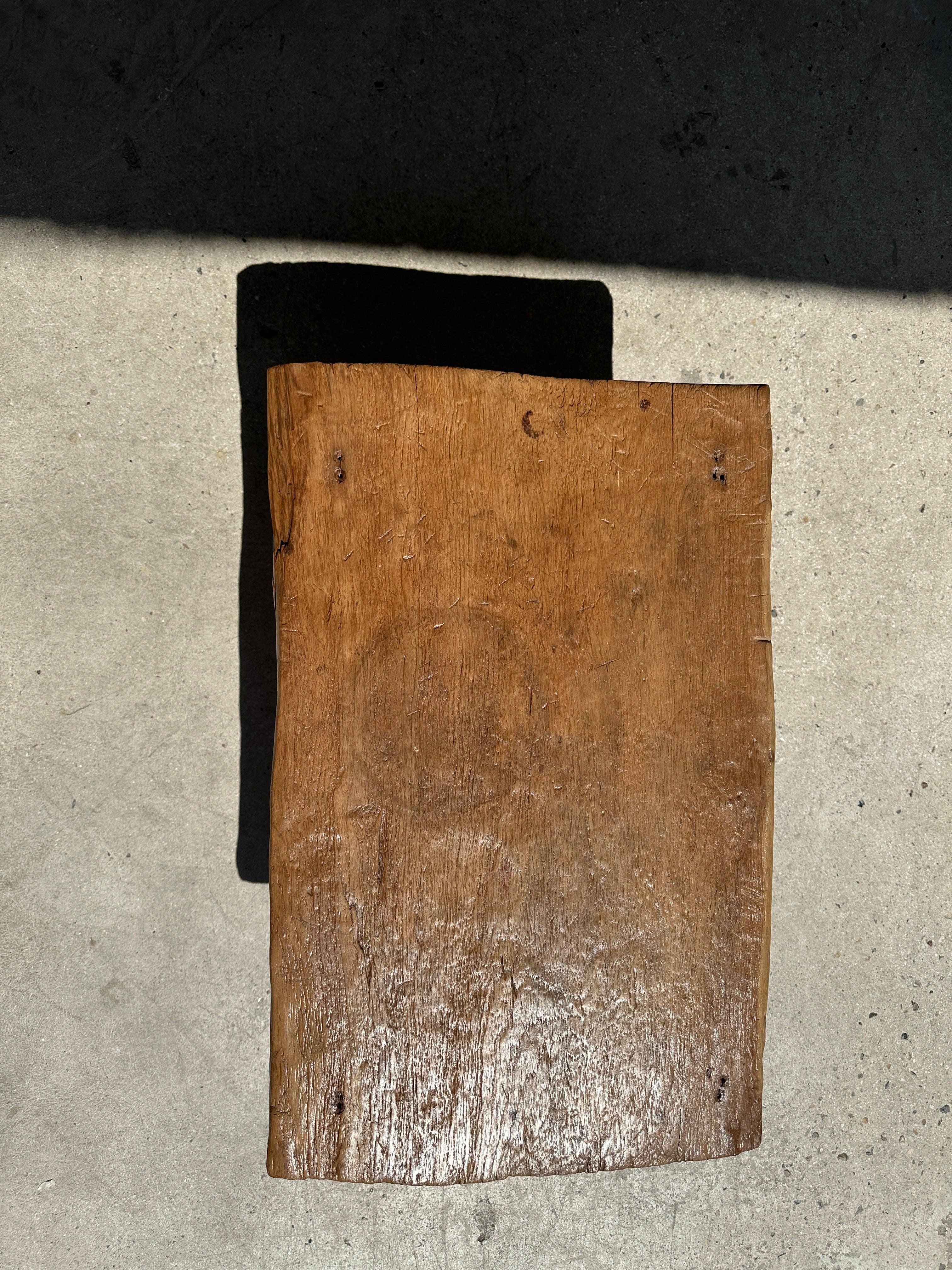 Office Objets – Großhandel Beistelltisch – Kleiner leichter Couchtisch aus hellem Teakholz mit vier Beinen H: 30 L: 63,5 B: 40 cm27