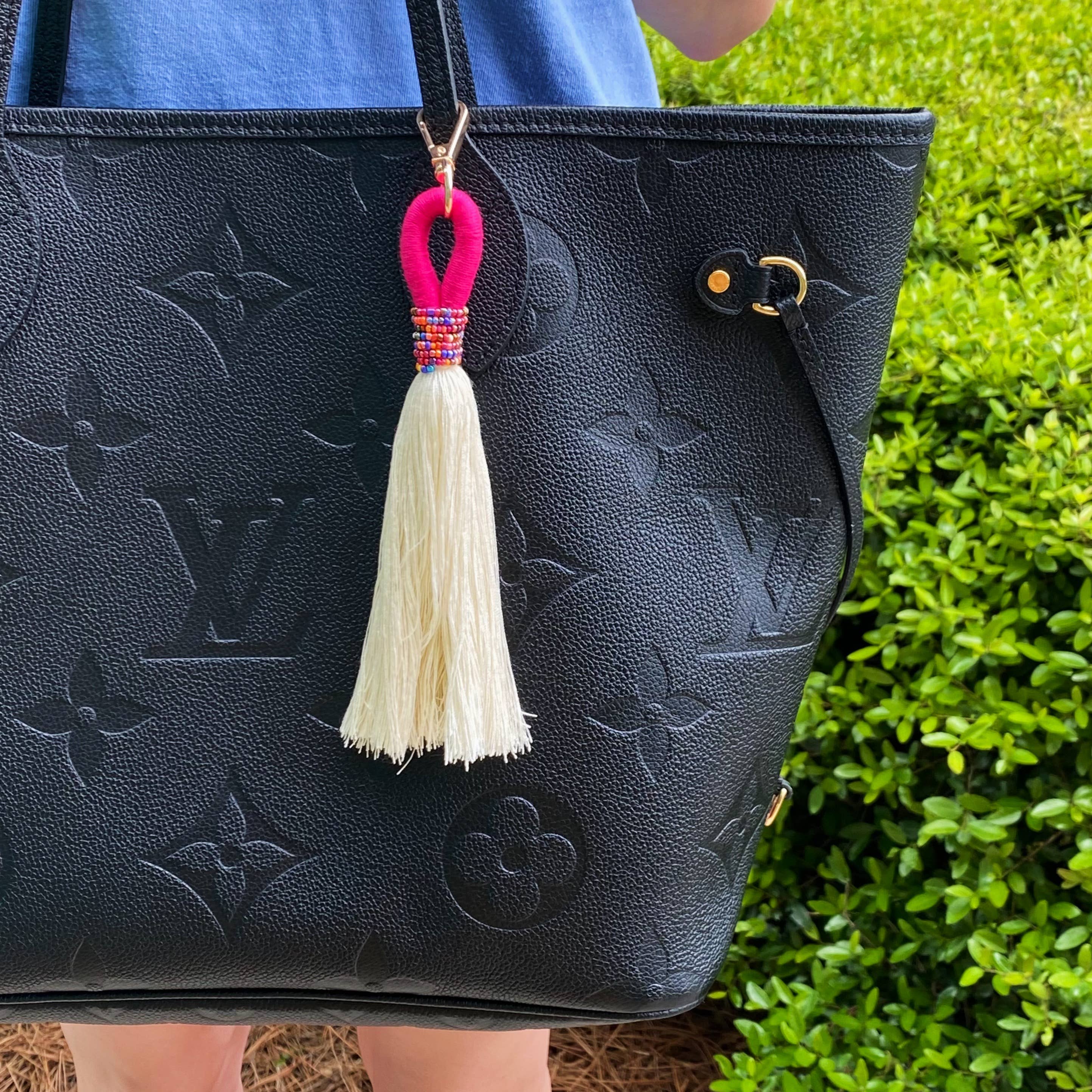 Ellison+Young – wholesale Keychain – Women's – Maya Bay Tasseled Key Chain4