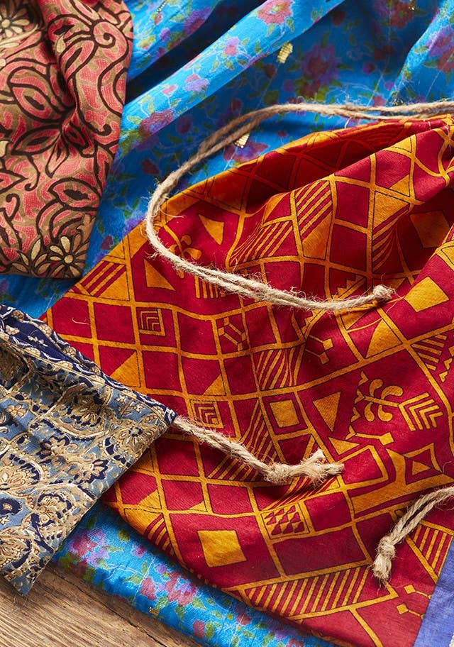 Namaste - Vendita all'ingrosso Buste regalo - Sacchetto regalo in sari riciclato con coulisse 30 x 30 cm3