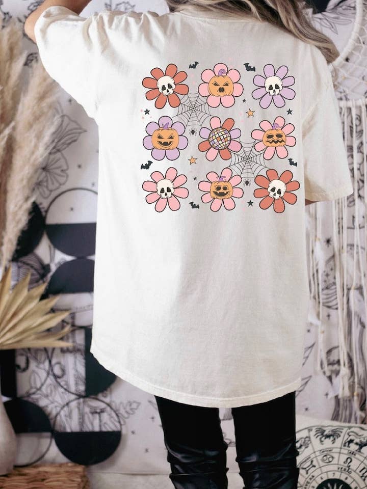 Hippie Halloween, retro T-shirt met spookachtige grafische print voor wholesale door Downtown Threads