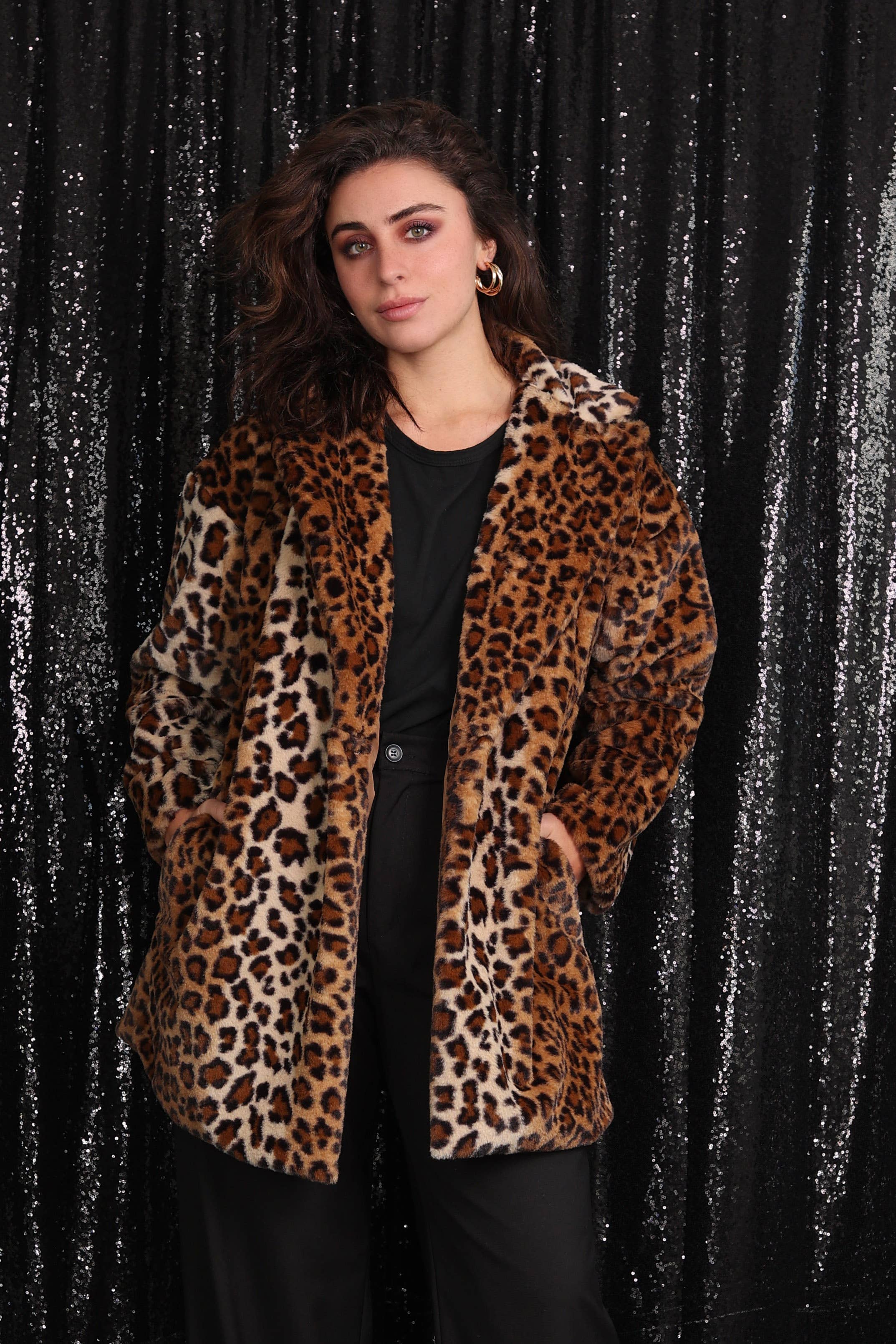 Estampado animal Abrigo suave con estampado de leopardo y botones con bolsillos 81256 de venta al por mayor en Faire