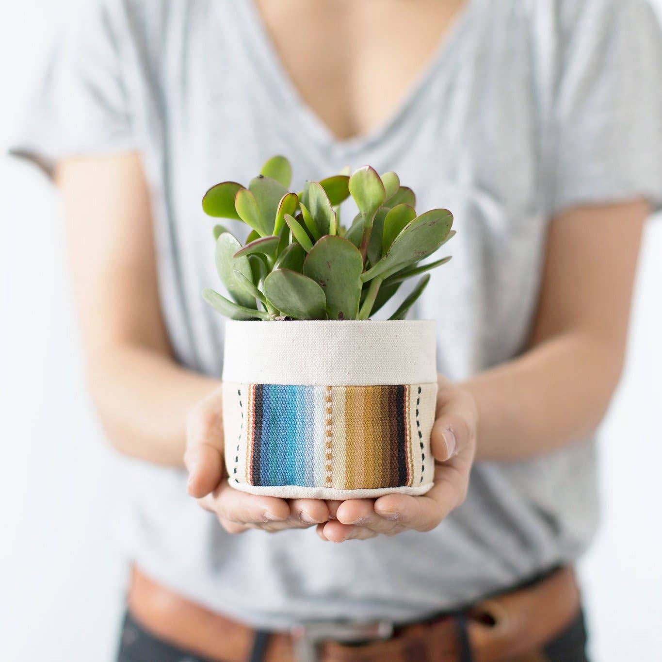 Good Company Wares – wholesale Hängande kruka – Liten Naturlig Canvas Hängande Planter | Röd + Blå2
