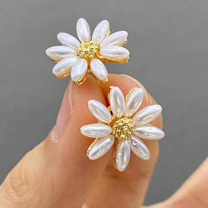 Orecchini a Lobo Daisy per la vendita all'ingrosso da parte di Mio Queena