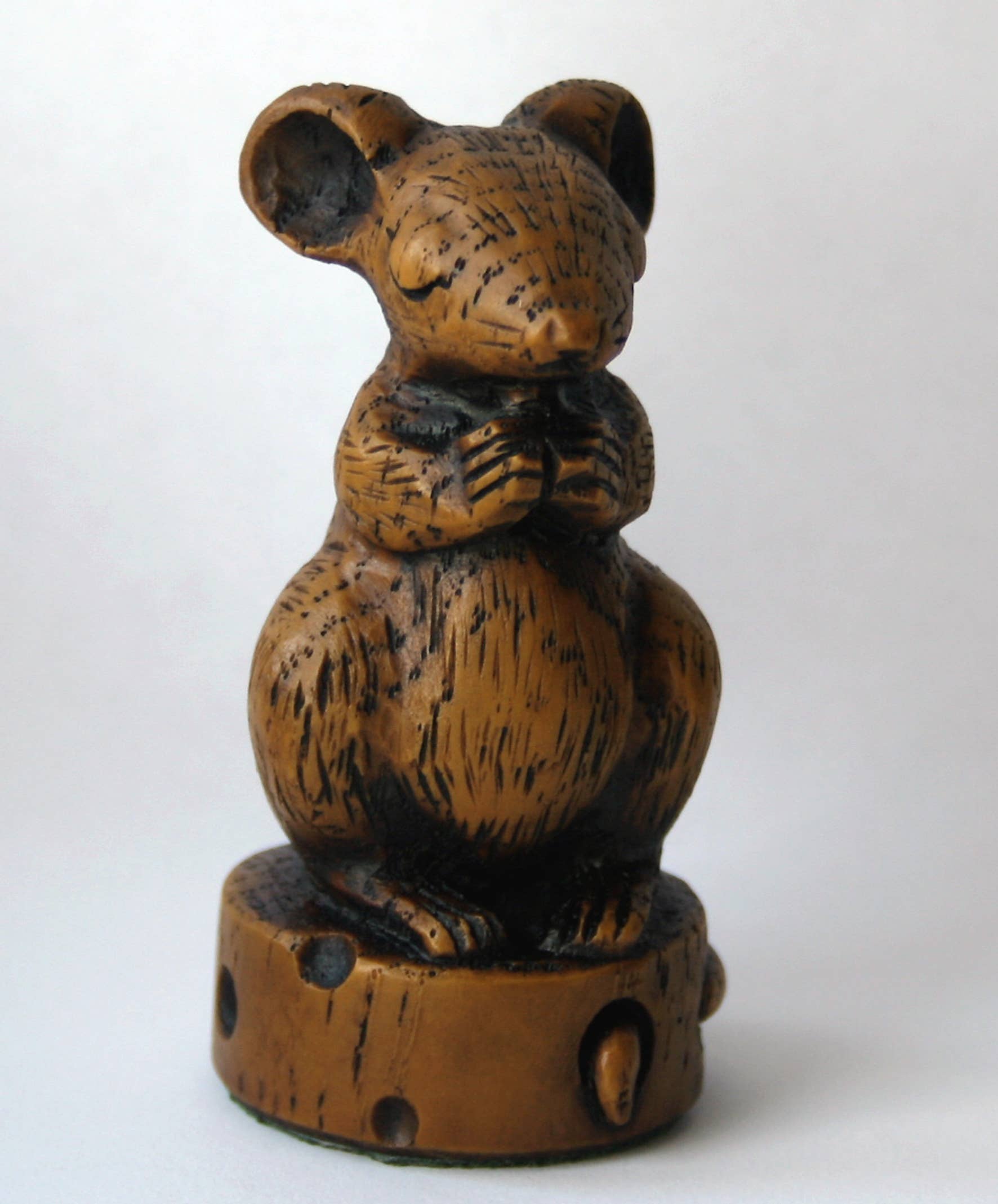 Oakapple Designs Ltd - Wholesale Decorative Figurine - Church Mouse Praying On Cheese Reproduction carving ornament7