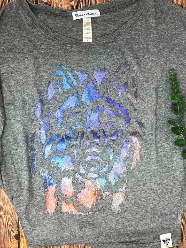 Taglio poncho da donna dipinto a mano lupo per la vendita all'ingrosso da parte di Third Wolf Designs