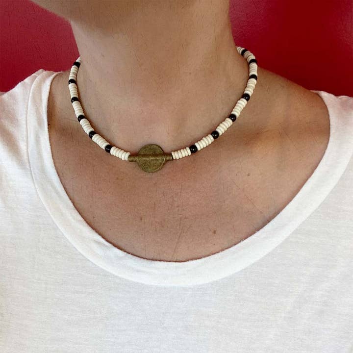 Collier en os, onyx et laiton | Le Cap pour la vente par e.b. jewelry studio