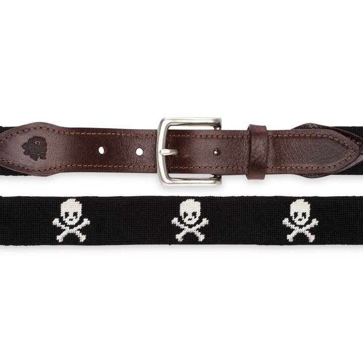 Ceinture à pointes de mort et croisés - Noir pour la vente par Good Threads