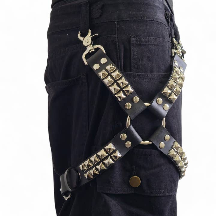 HARNAIS DE JAMBE CLOUTÉ EN CUIR VÉRITABLE FL150 pour la vente par Funk Plus