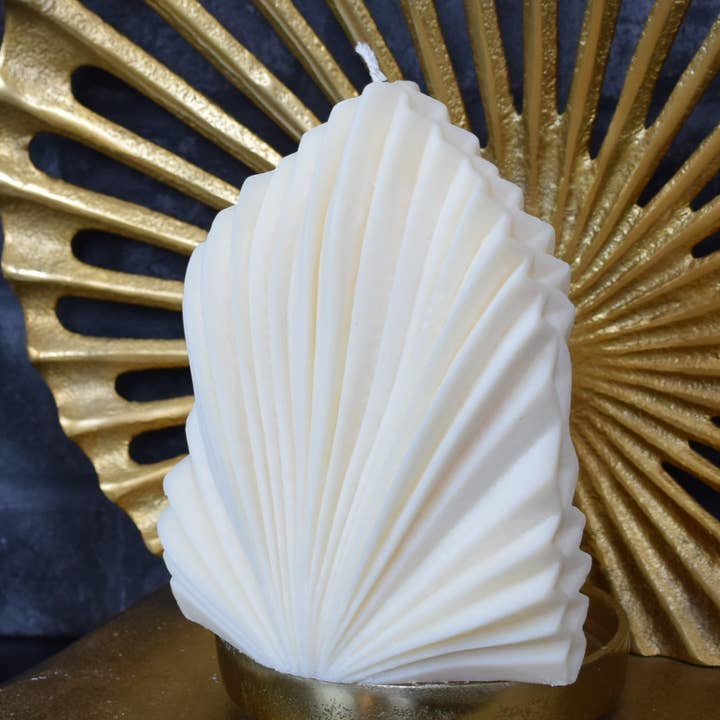 Palm Leaf Candle for wholesale by Crafted Gifts Atelier