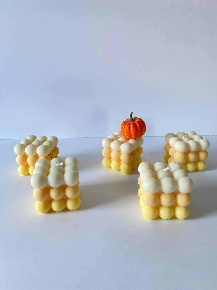 Bougie cube à bulles de bonbons d'Halloween pour la vente par LitMe Candles
