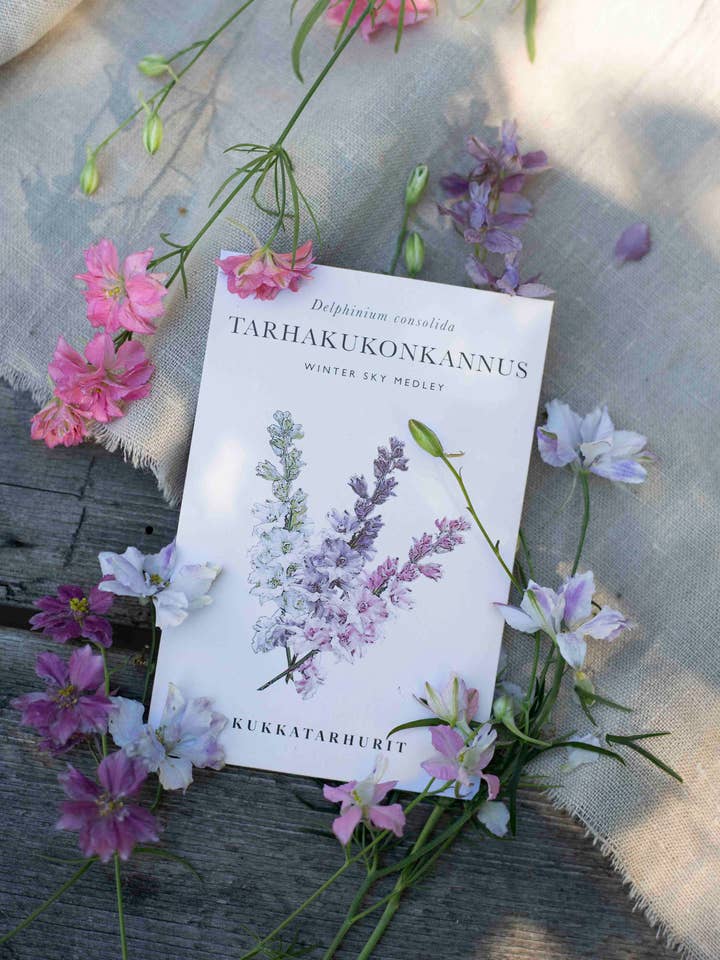 Medley Winter Sky de Tarhakukonkannus pour la vente par Kukkatarhurit